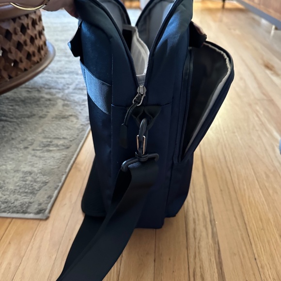 Tomtoc 360 Protective Laptop Shoulder Bag - Picture 10 of 11